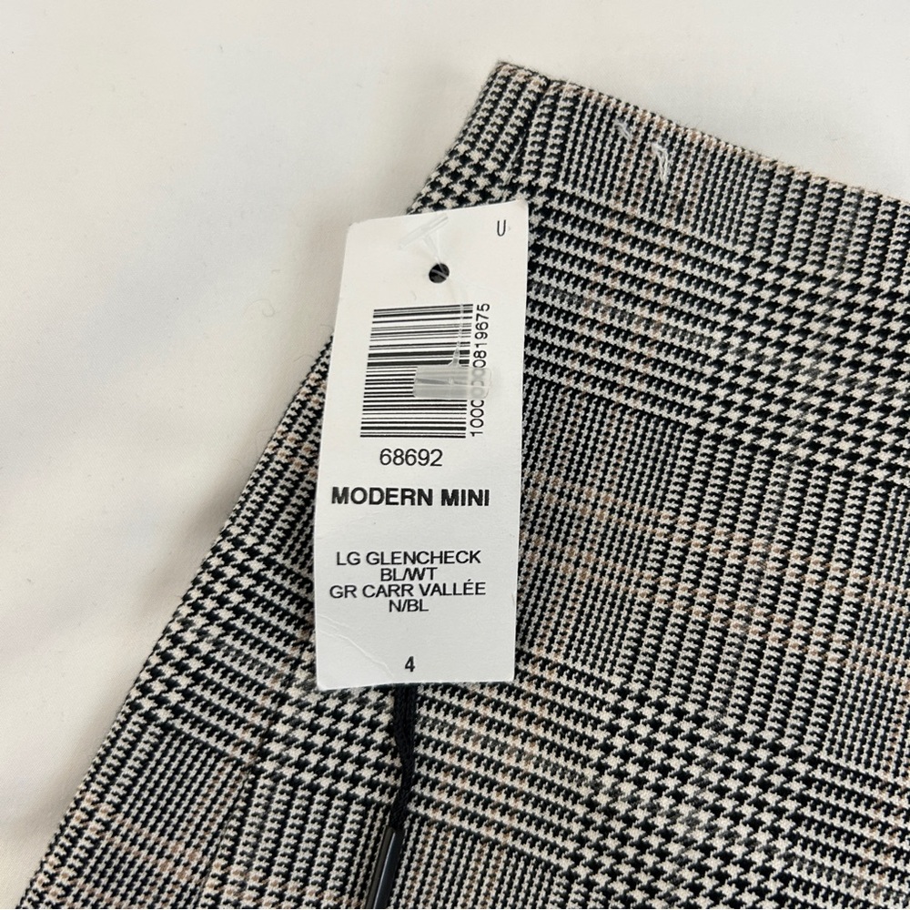 Aritzia Babaton Plaid A-Line Mini Skirt in Gray. Size 4 - Picture 2 of 4